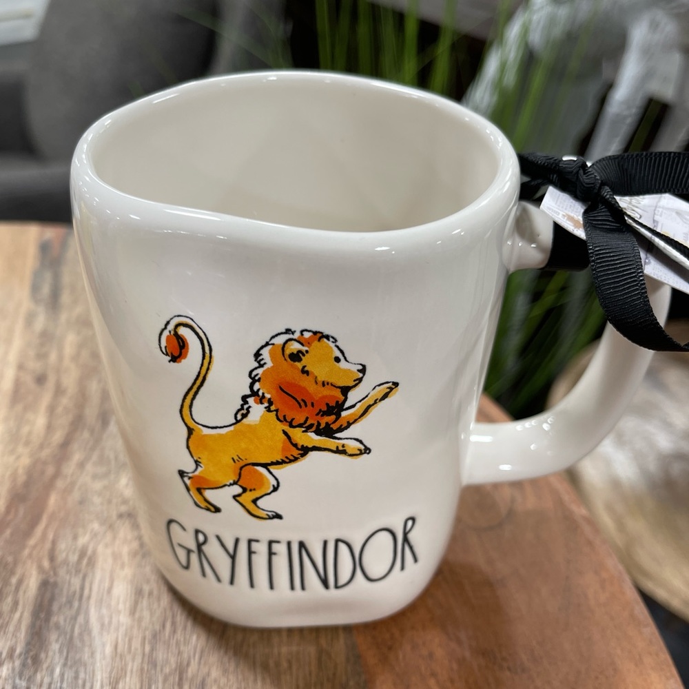 NEW RAE DUNN Harry Potter Gryffindor 🦁 ceramic mug NWT HTF
